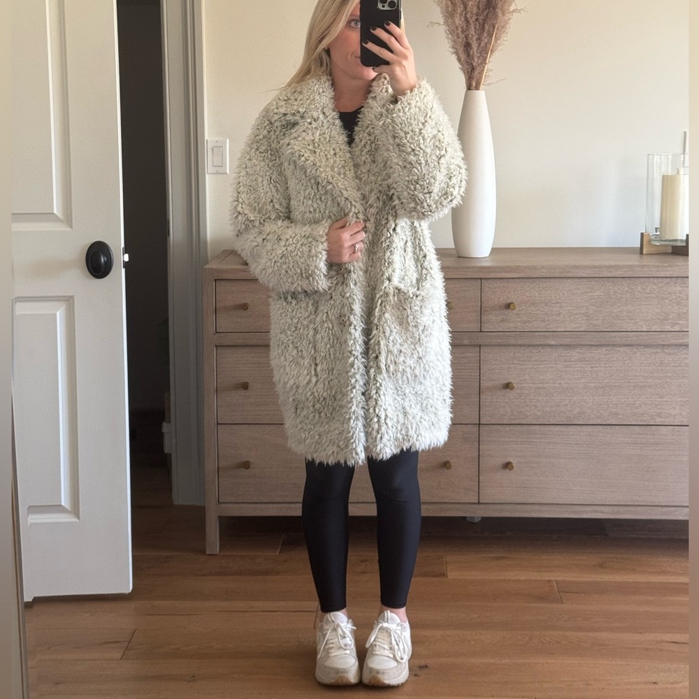Anthropologie Faux Fur Shaggy Coat. Size small - Picture 4 of 5